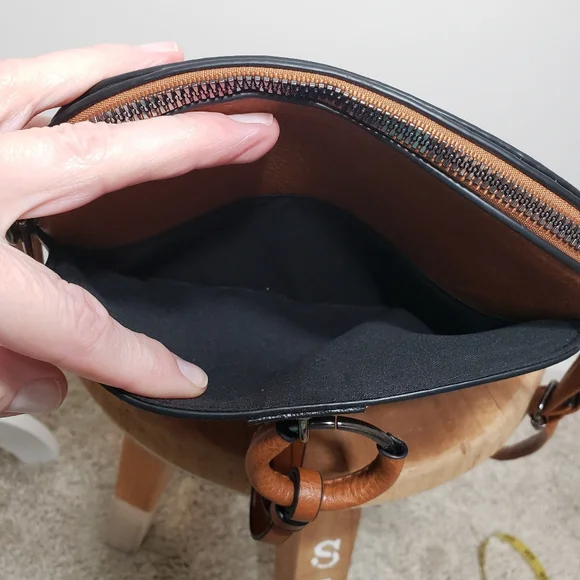 Like New, Sam&Hadley vegan textured grain purse - Picture 11 of 15